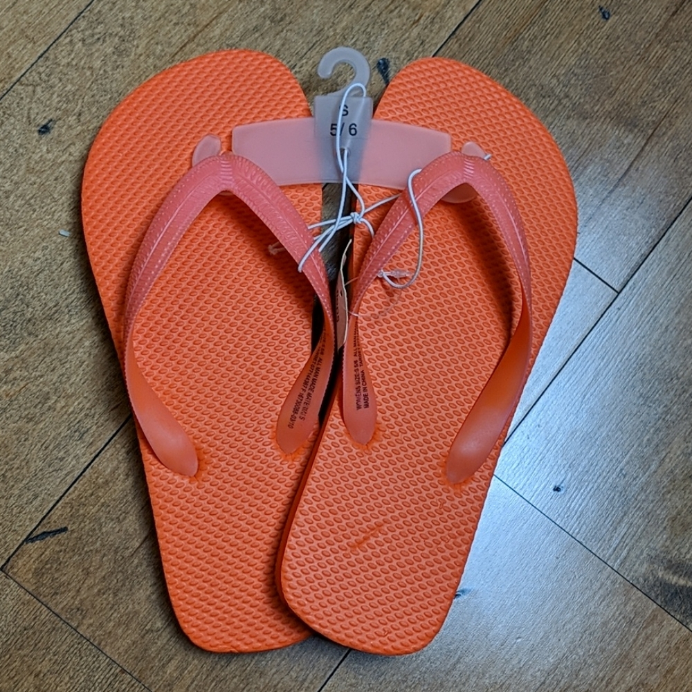 NWT Target flip flops